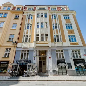 gold-art-apartments.praguehotelsweb.com/