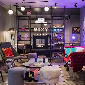 Moxy Old Town Hotel Bucareste