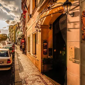 https://u-krale-karla.praguehotelsweb.com