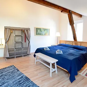 House With Courtyard & Parking Close To Stadtpark Holiday home